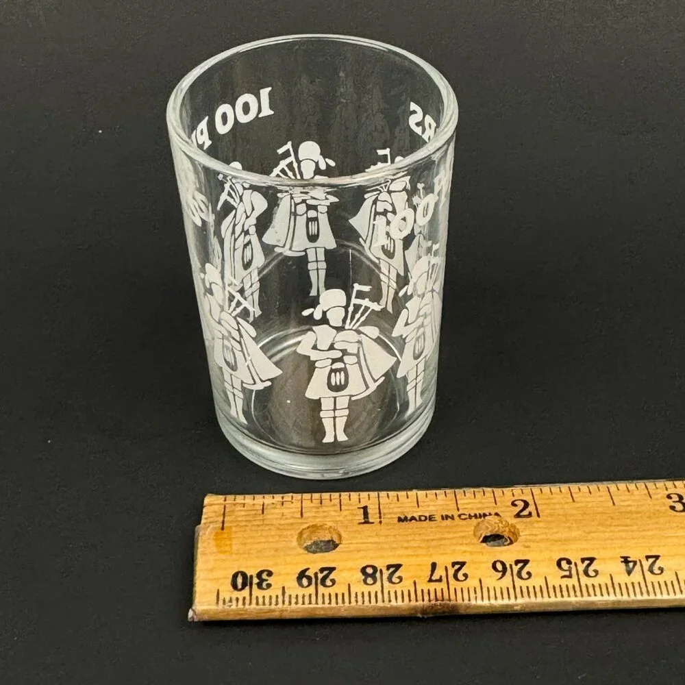 Vtg Seagrams Scotch Shot Glass 100 Pipers Clear White Image Font Bag‎ Pipers 2oz
